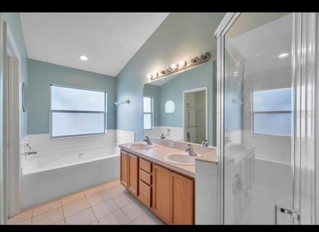 Building Photo - 13059 Thoroughbred Loop