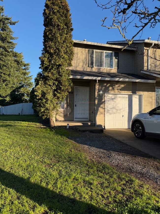 Building Photo - Charter Triplex #2023-LL723