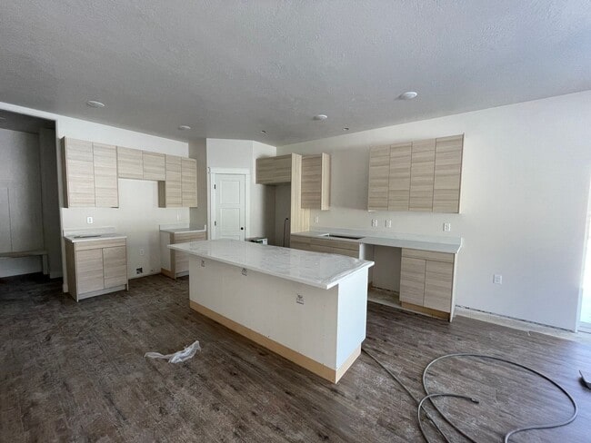 Building Photo - 7442 N Paw St