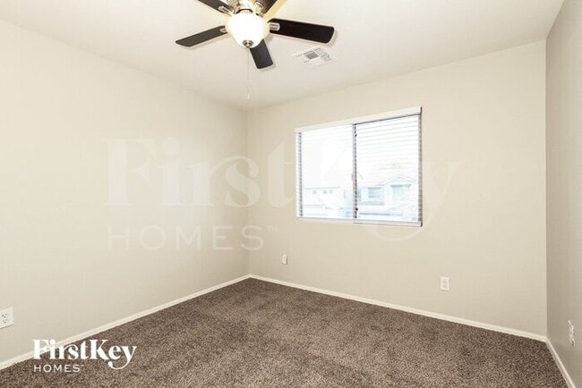 Building Photo - 835 E Bradstock Way