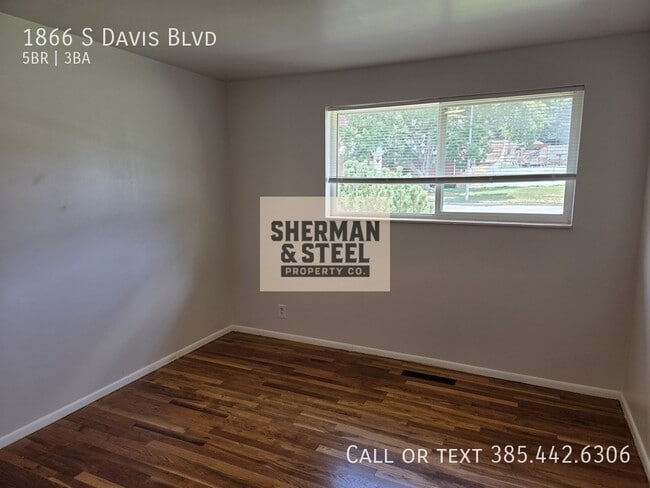 Building Photo - 1866 S Davis Blvd