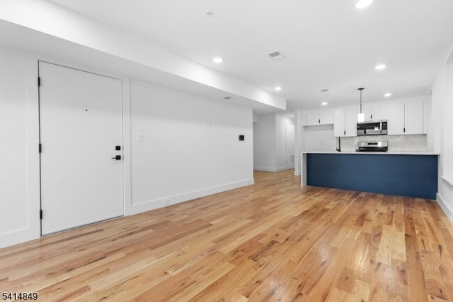 Building Photo - 37 S 7th St