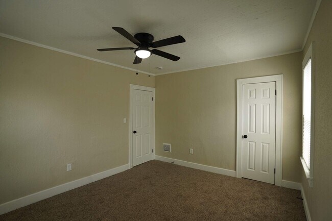 Building Photo - Fully Renovated 3-Bedroom Home – Move-In R...