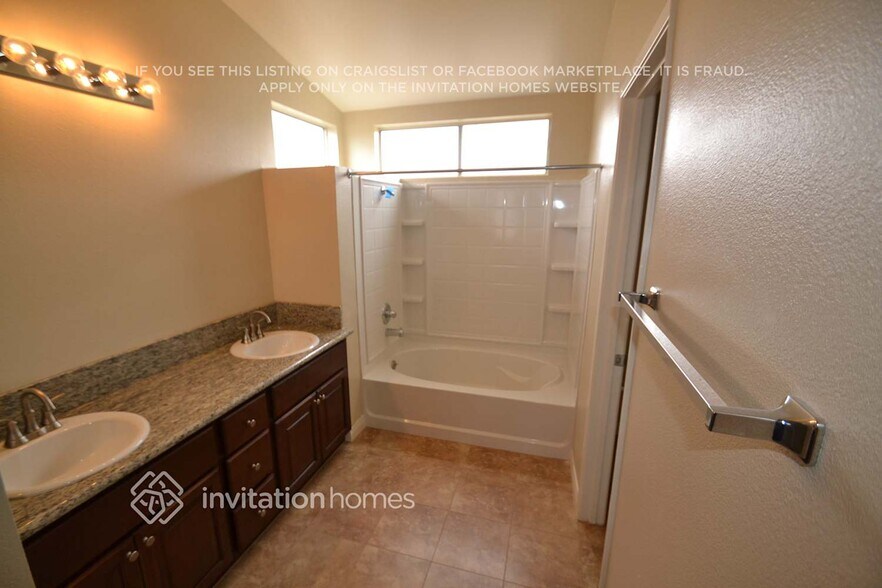 Building Photo - 11460 Winery Dr