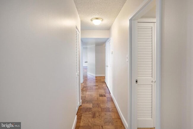 Building Photo - 3800 Fairfax Dr