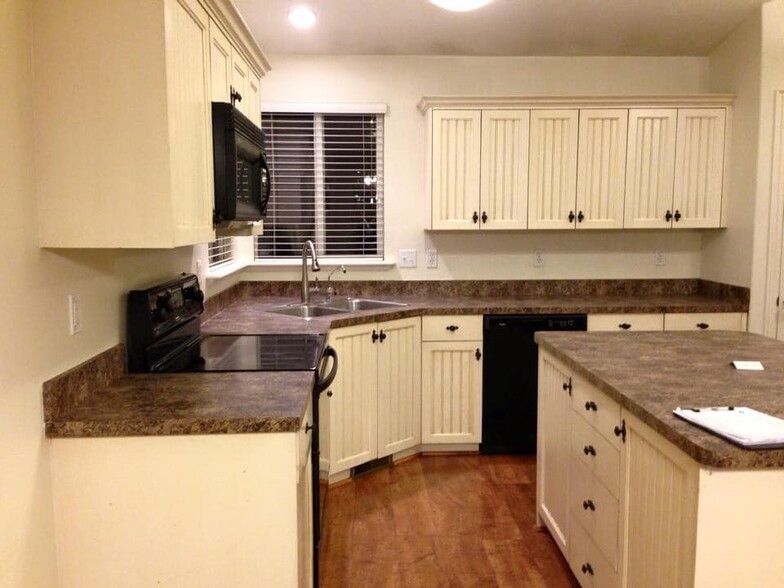Kitchen - 3610 W Plymouth Rock Cv