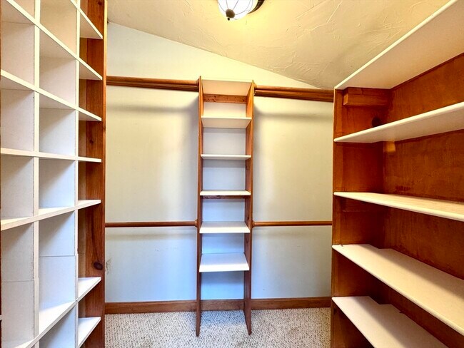 Building Photo - 53 Circuit Rd