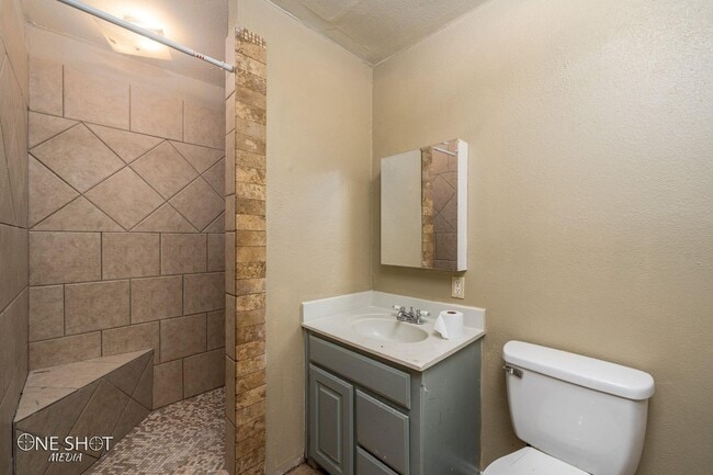 Building Photo - 3632 Clinton St