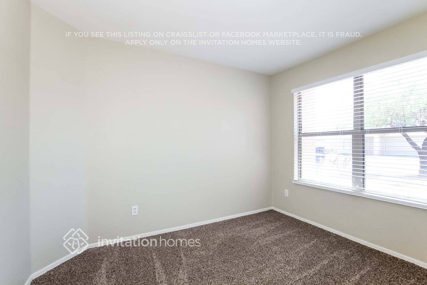 Building Photo - 11542 W Flores Dr