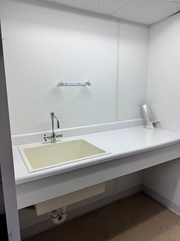 Building Photo - 320 Elm St