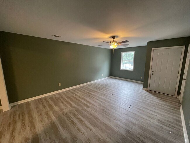 Building Photo - 121 Clyde Dr