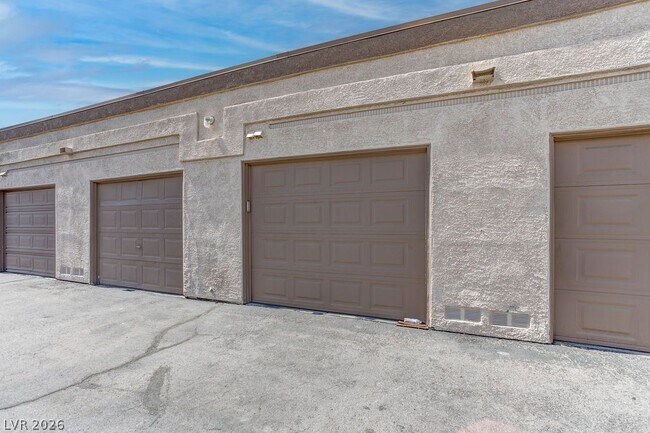Building Photo - 3661 Renovah St