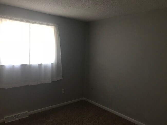 Building Photo - 3 bedroom 1.5 bathroom house in Gahanna fo...