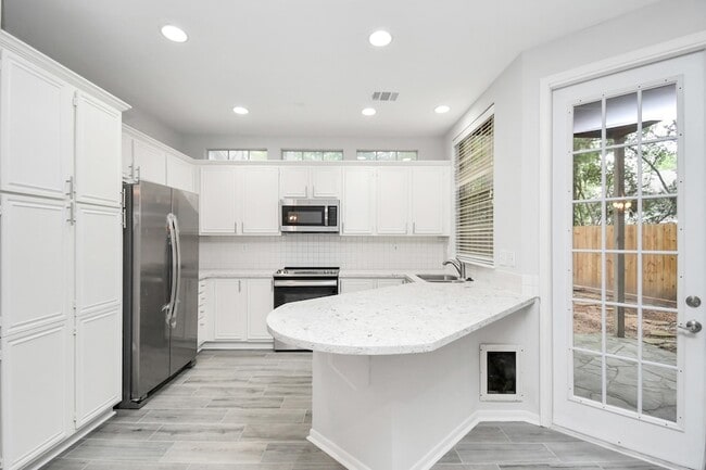 Building Photo - 60 Lakeridge Ct