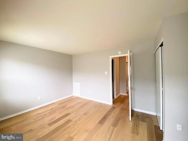 Building Photo - 27 Barclay Ct