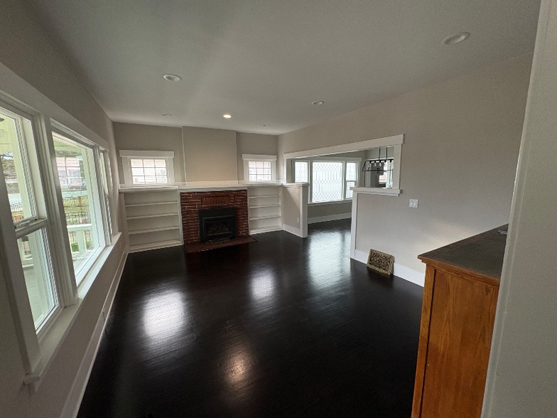 Building Photo - 2012 W Montgomery Ave