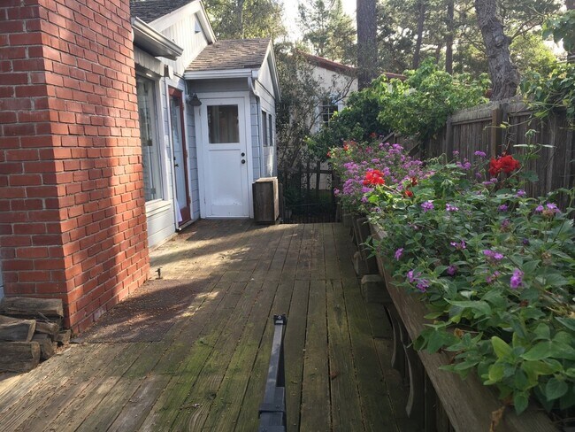 Building Photo - Beautiful Home in Carmel