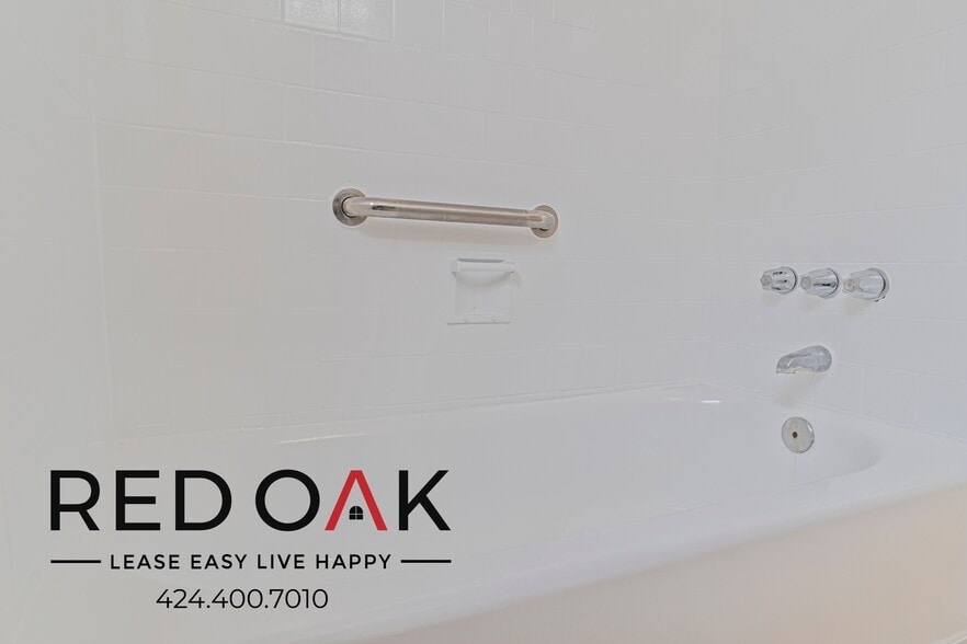 Building Photo - 3925 Roxanne Ave