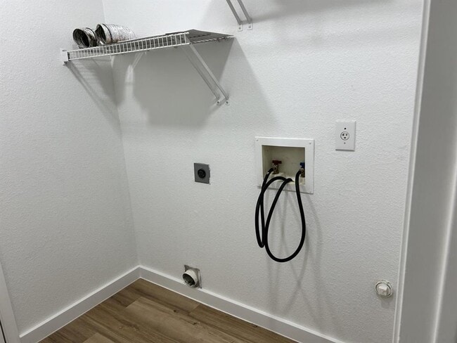 Building Photo - 1506 Cosmos Way