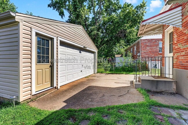 Building Photo - 9826 Ravensbrook Dr