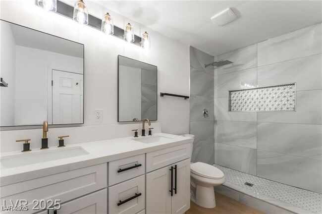 Building Photo - 915 Melrose Dr