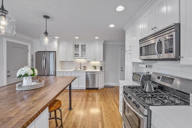 Building Photo - 18 Claymont Terrace
