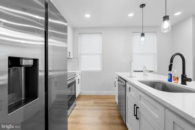 Building Photo - 1242 N 15th St