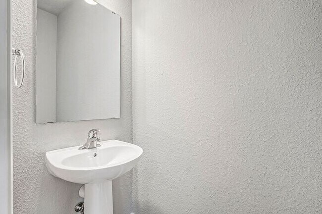 Building Photo - Move-In Special: Get ONE MONTH FREE on your first full month of rent when you sign a lease by May...