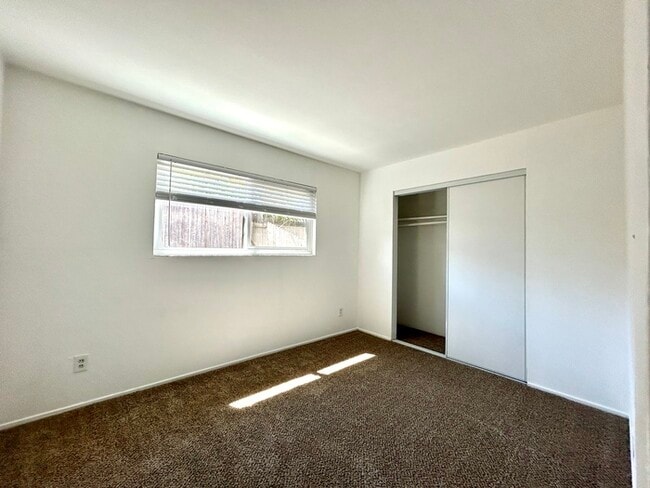 Building Photo - Beautiful 3 bedroom 2 Bathroom For Rent in...