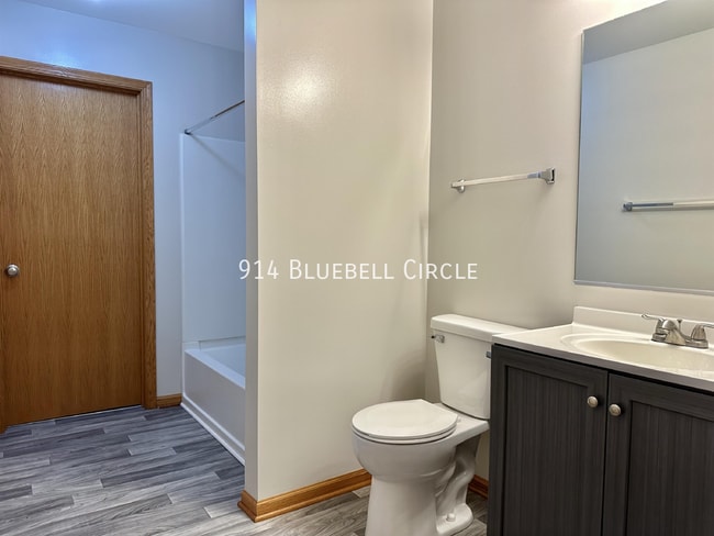 Building Photo - 914 Bluebell Cir