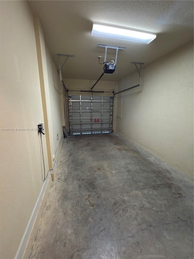 Building Photo - 14728 SW 25th Ln
