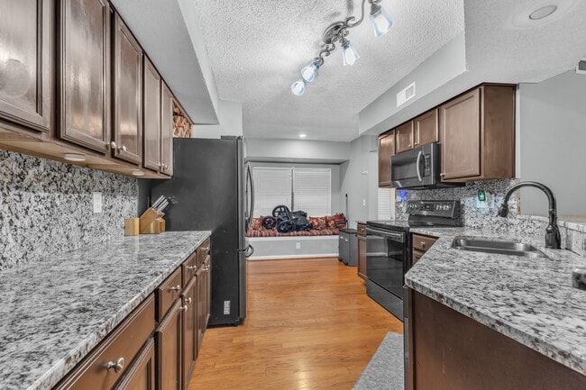 Building Photo - 7731 Falcon Rest Cir