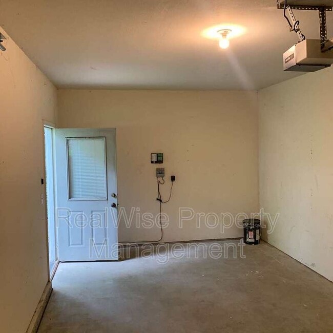 Building Photo - 1636 Leonard Rd