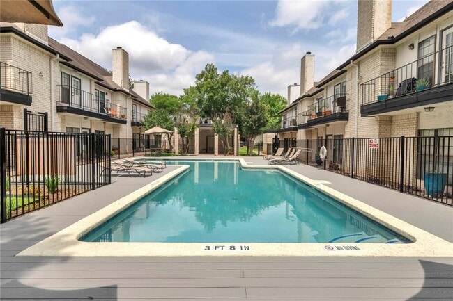 Building Photo - 1307 Kinney Ave