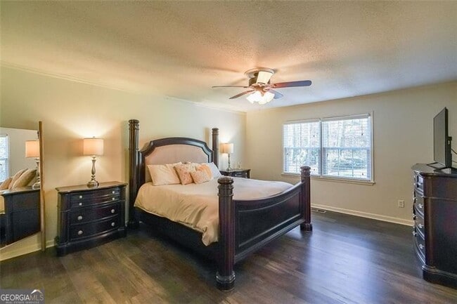 Building Photo - 701 Willow Ridge Dr NE