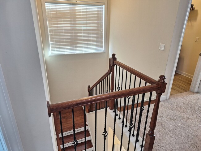 Building Photo - MARCH MOVE IN SPECIAL - $300 off FIRST FUL...