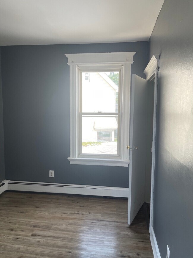 Building Photo - 32 Rosehill Pl