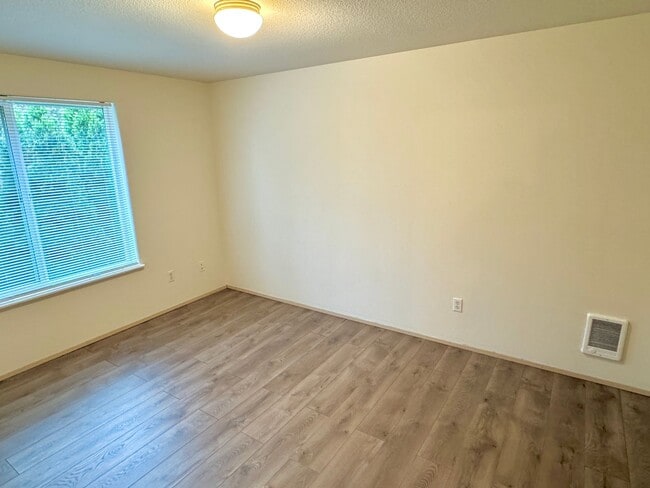 Building Photo - ROMAA01