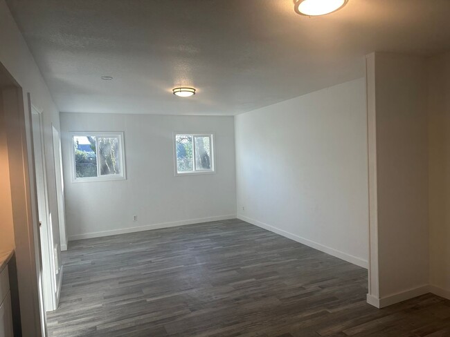 Building Photo - Brand new 1 bedroom apartment!