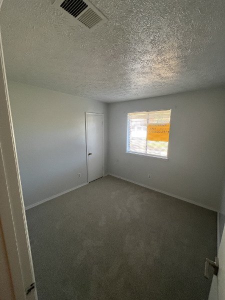 Building Photo - 1074 Sparrow Ct