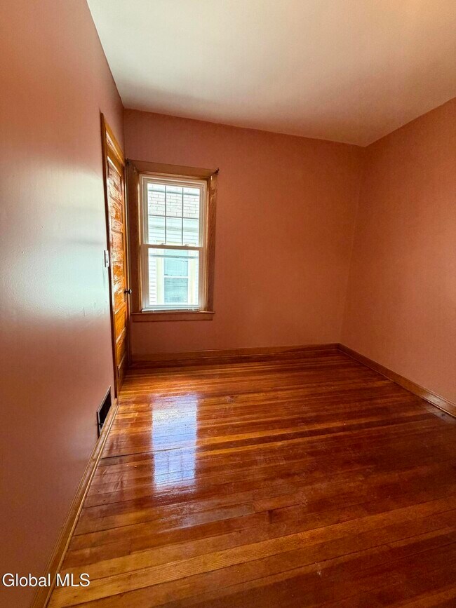 Building Photo - 737 Mason St