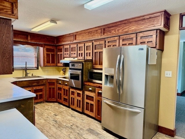 Kitchen w Large Fridge - 515 W Pine St