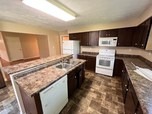Building Photo - 4 Bedroom House With Large Basement