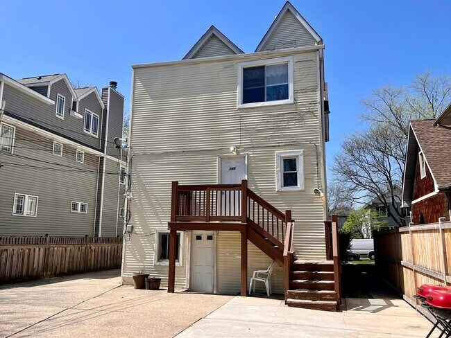 Building Photo - 740 Belleforte Ave