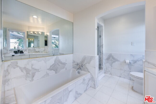 Building Photo - 1398 Miller Dr