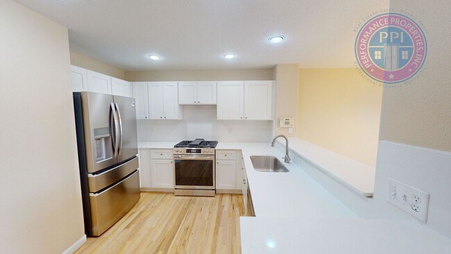 Building Photo - Bethany - Desirable Kaiser Woods / Beautif...