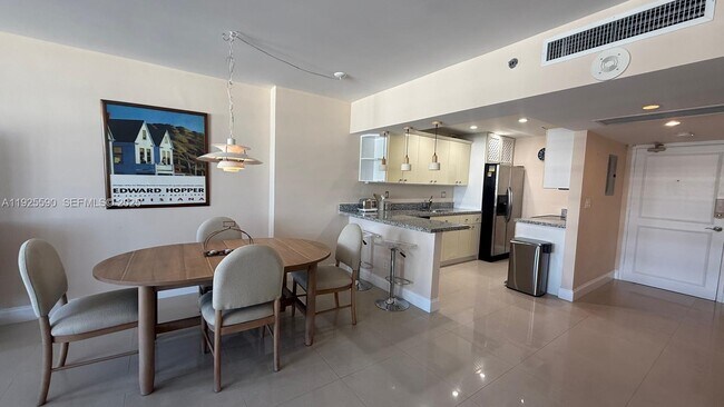 Building Photo - 100 Lincoln Rd