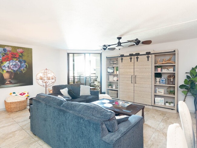 Building Photo - TURNKEY FURNISHED WATERFRONT RENTAL – Live the Island Life on Siesta Key