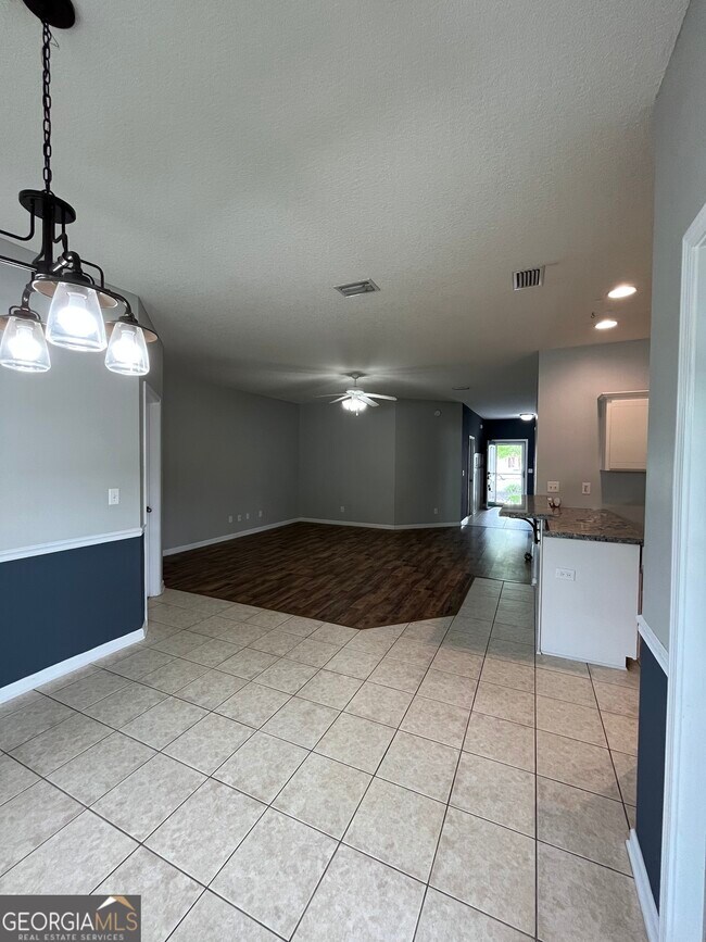 Building Photo - 227 Royal Palms Ave