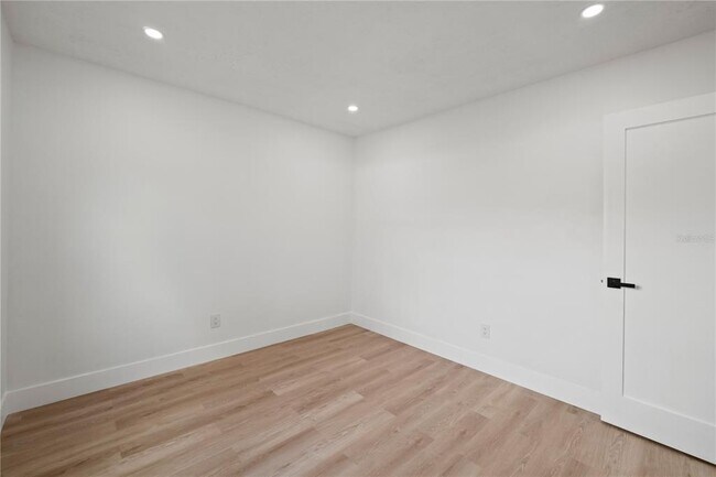 Building Photo - 3206 Las Brisas Dr
